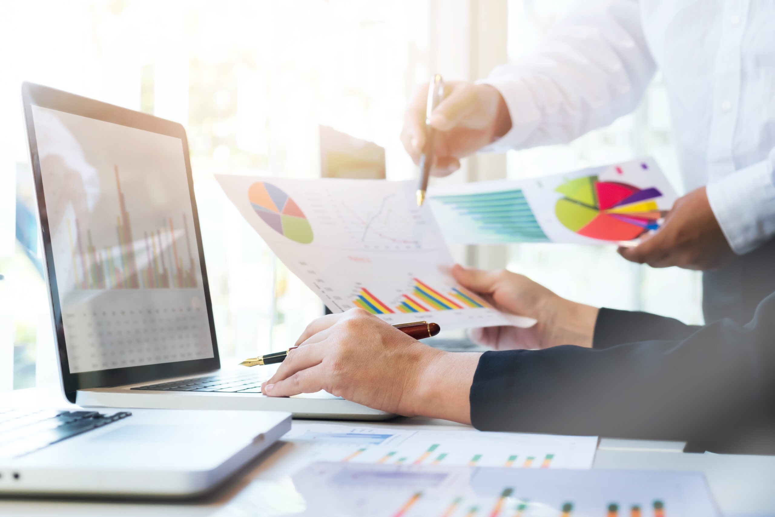 Common Data Governance Challenges & Solutions Image